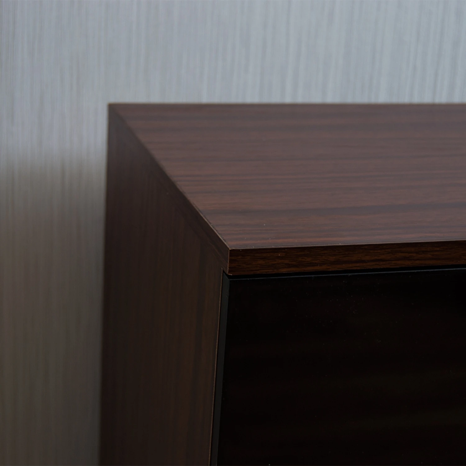 Hulio Black And Walnut 5 Drawer Chest 7 Hulio Black And Walnut 5 Drawer Chest - Image 5