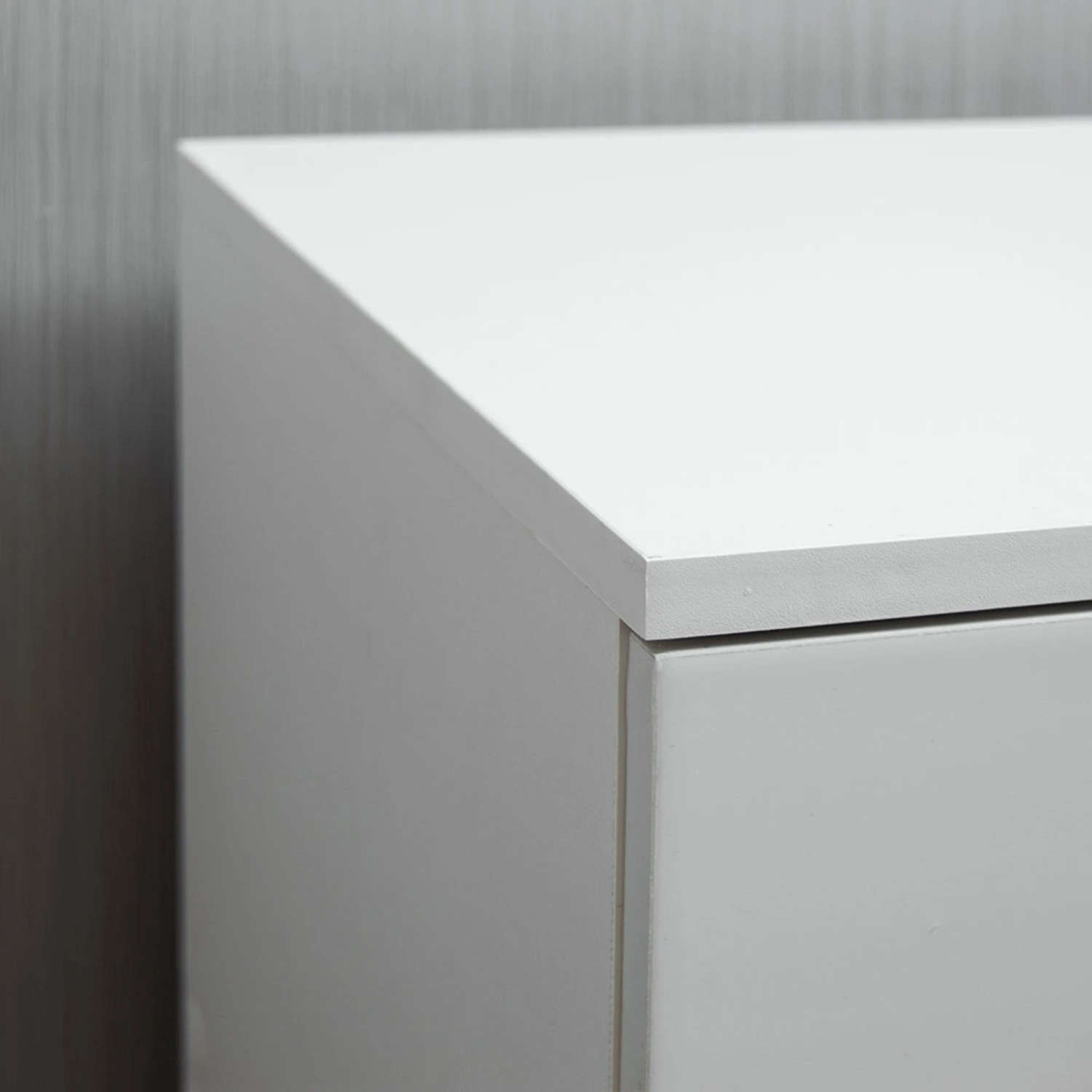 Hulio White 3 Drawer Bedside 10 Hulio White 3 Drawer Bedside - Image 8